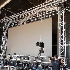 https://guil.es/wp-content/uploads/2021/04/Torres-para-elevar-pantallas-LED.jpg.webp Towers to lift LED screens