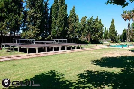 Escenario-regulable-en-altura